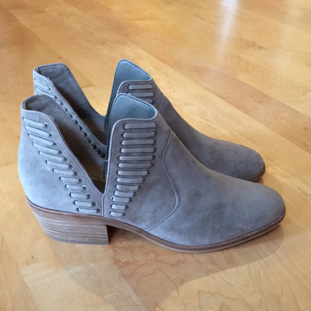 VINCE CAMUTO PEVISTA BOOTIE